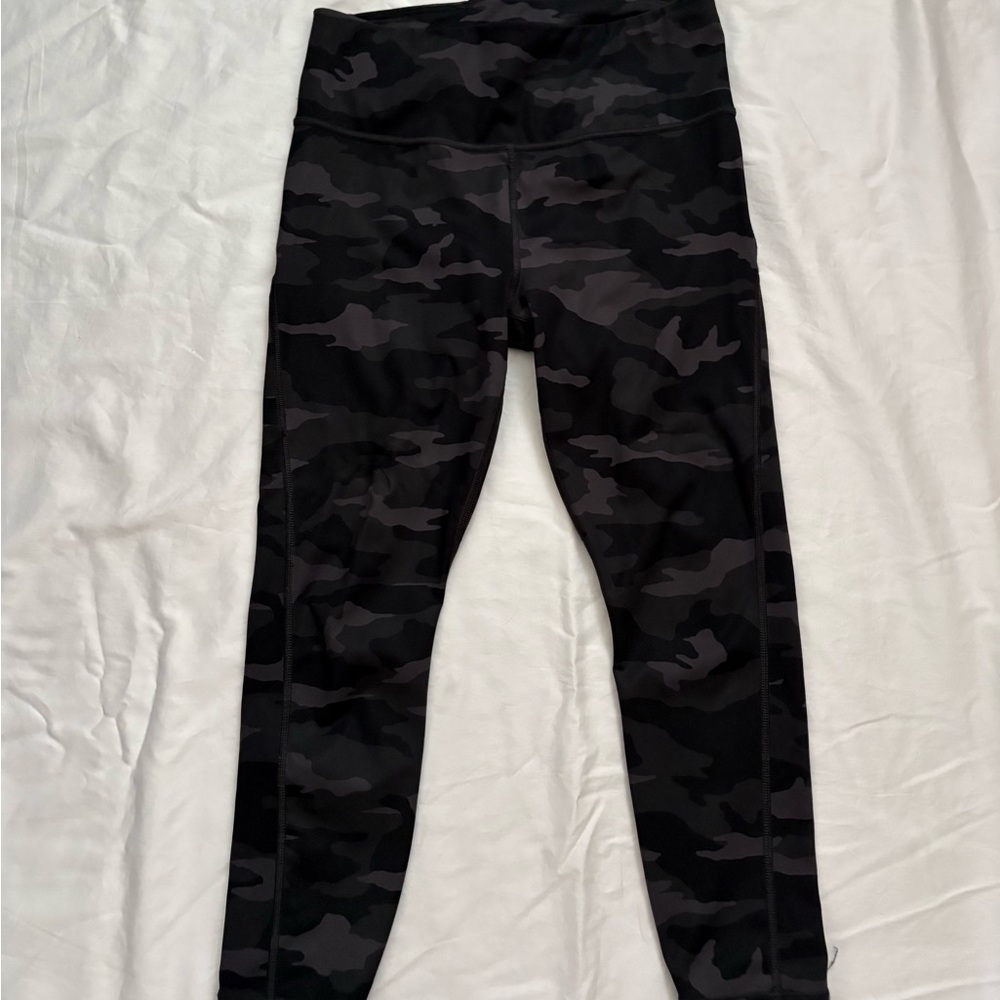 Athleta Women’s Black and Gray Camouflage Leggings